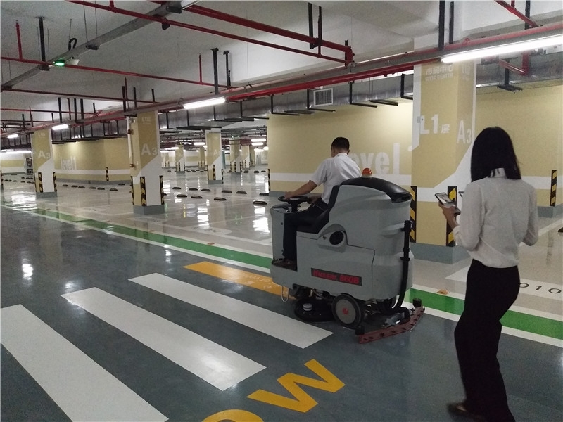 南寧市民中心使用環(huán)壯洗地機、掃地機創(chuàng  )建更美好的環(huán)境