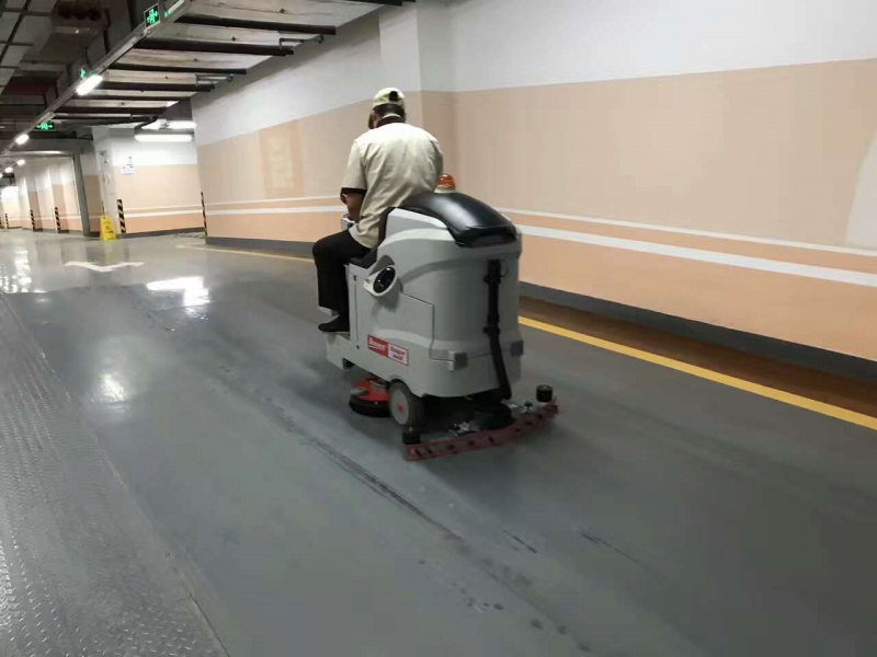 桂林中海元居住宅小區使用洗地機為物業(yè)加分