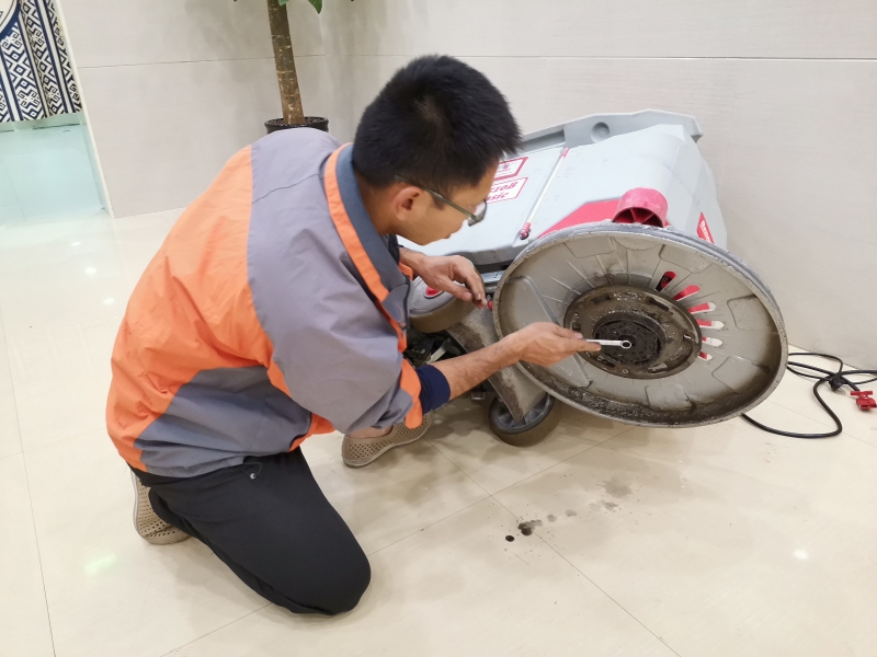 柳州洗地機吸水不干問(wèn)題的排查方法
