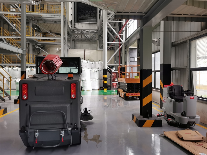 北海某工廠(chǎng)選擇我司洗地機掃地車(chē)