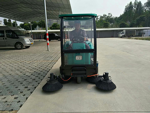崇左掃地機
