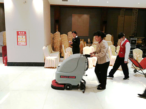 來賓洗地機(jī)