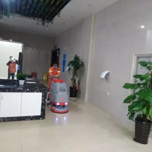 百色手推式洗地機