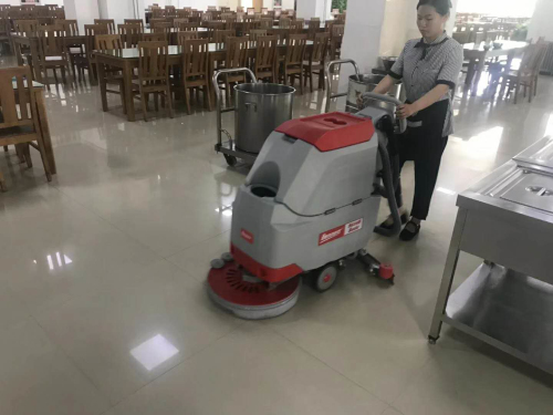 手推式洗地機