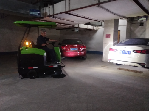 南寧掃地車(chē)