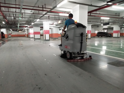 南寧電動(dòng)洗地機(jī)