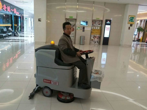 崇左駕駛式洗地機(jī)