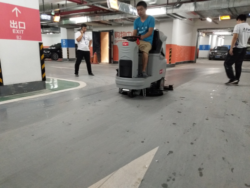電動(dòng)洗地車