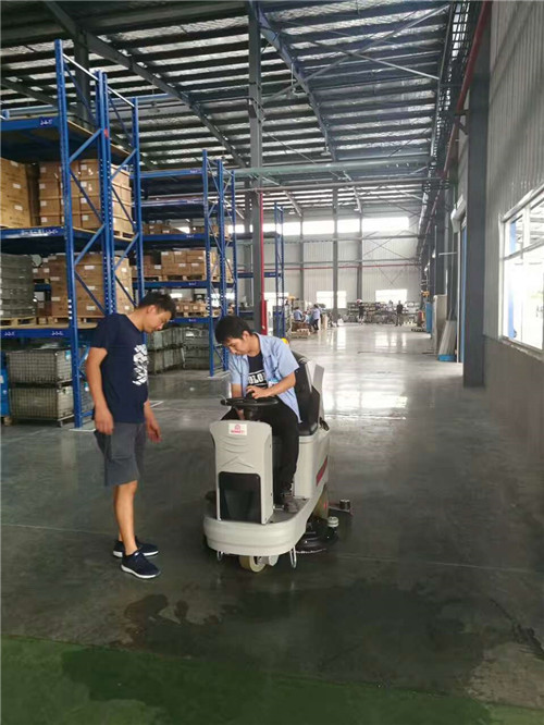 分撥中心洗地機(jī)