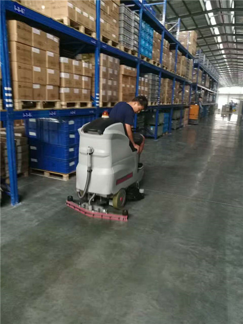 廣西分撥中心洗地機(jī)
