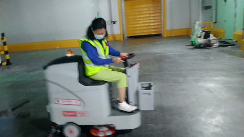 南寧電動洗地車