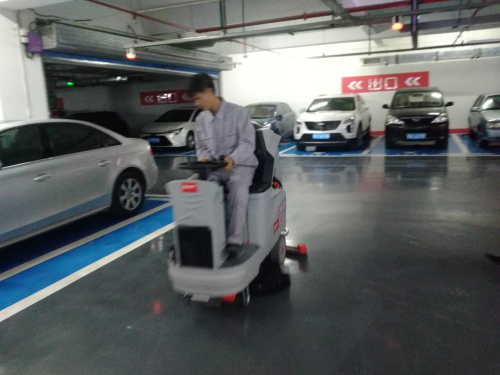 地下車庫(kù)洗地車