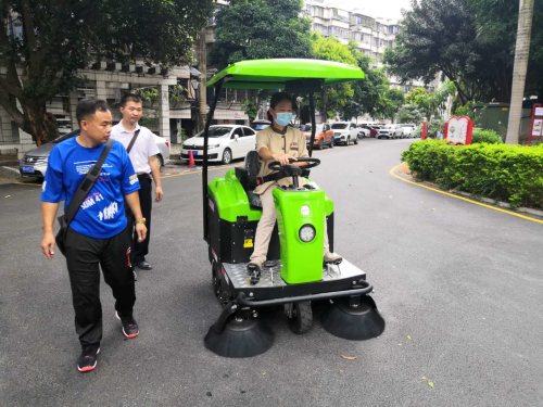 南寧駕駛式掃地機(jī)