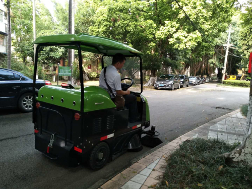 南寧電動掃地車