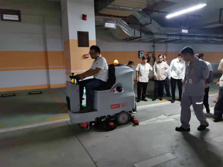 小區(qū)洗地機